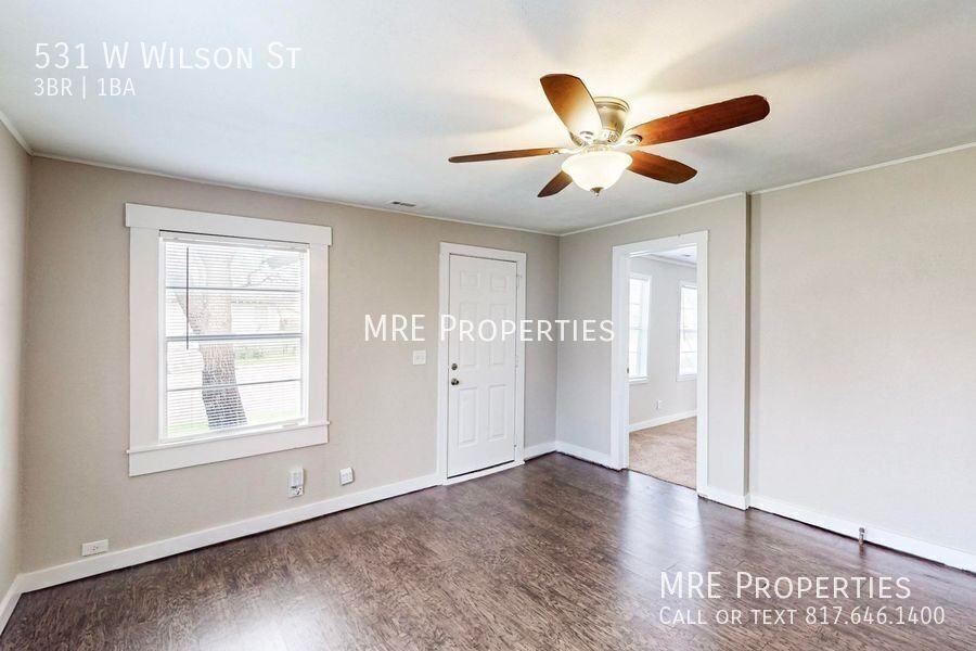 531 W Wilson St - Photo 3 of 20