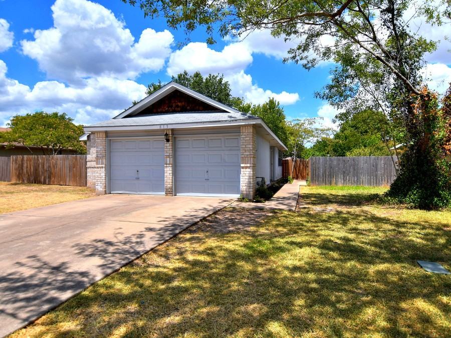 813 Primrose Ln - Photo 4 of 29