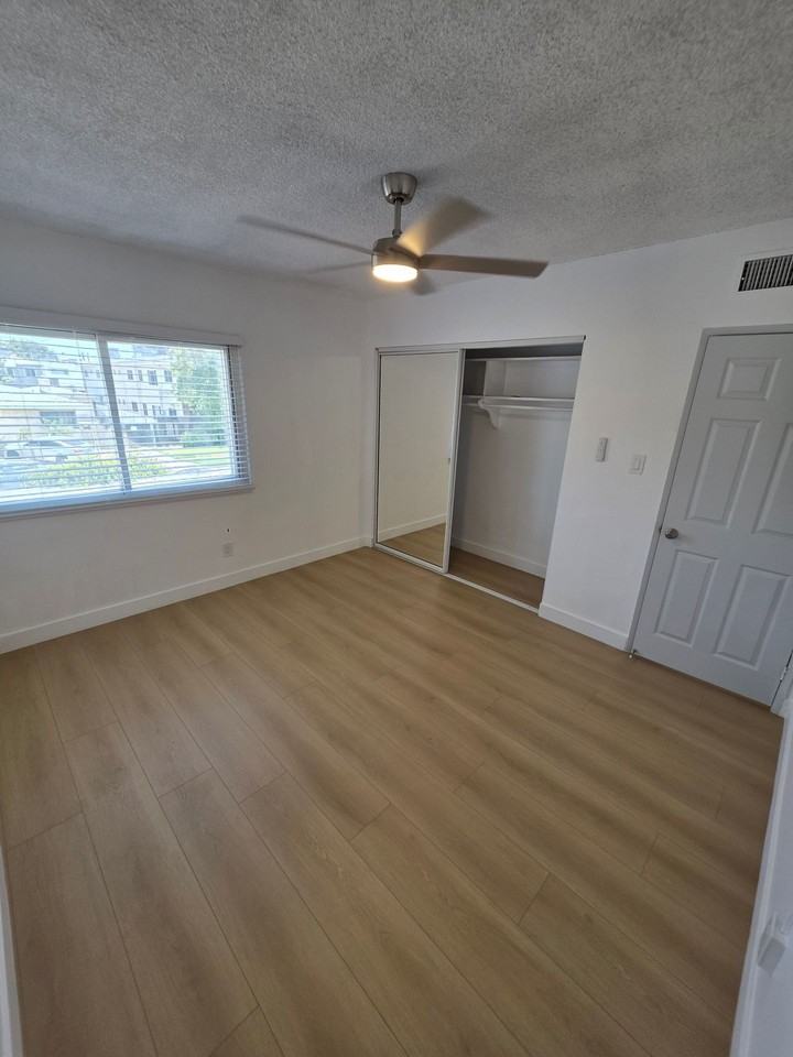 611 S Fir Ave - Photo 2 of 5
