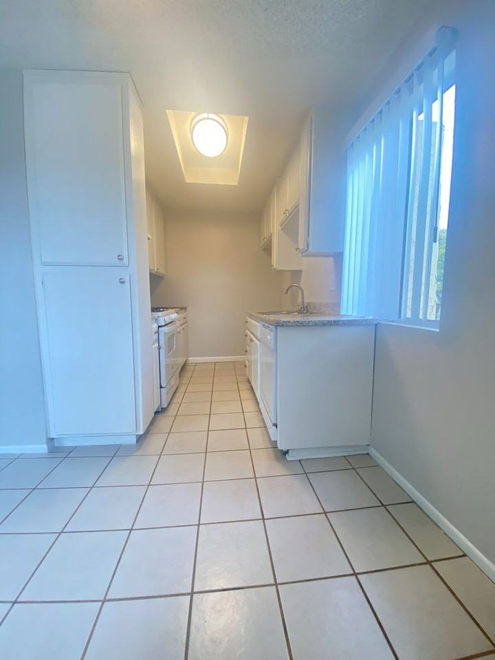 7531 Knott Ave - Photo 6 of 28