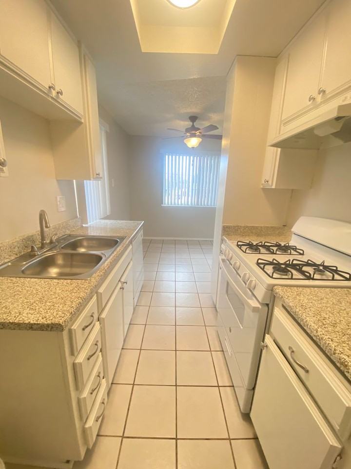 7531 Knott Ave - Photo 7 of 28