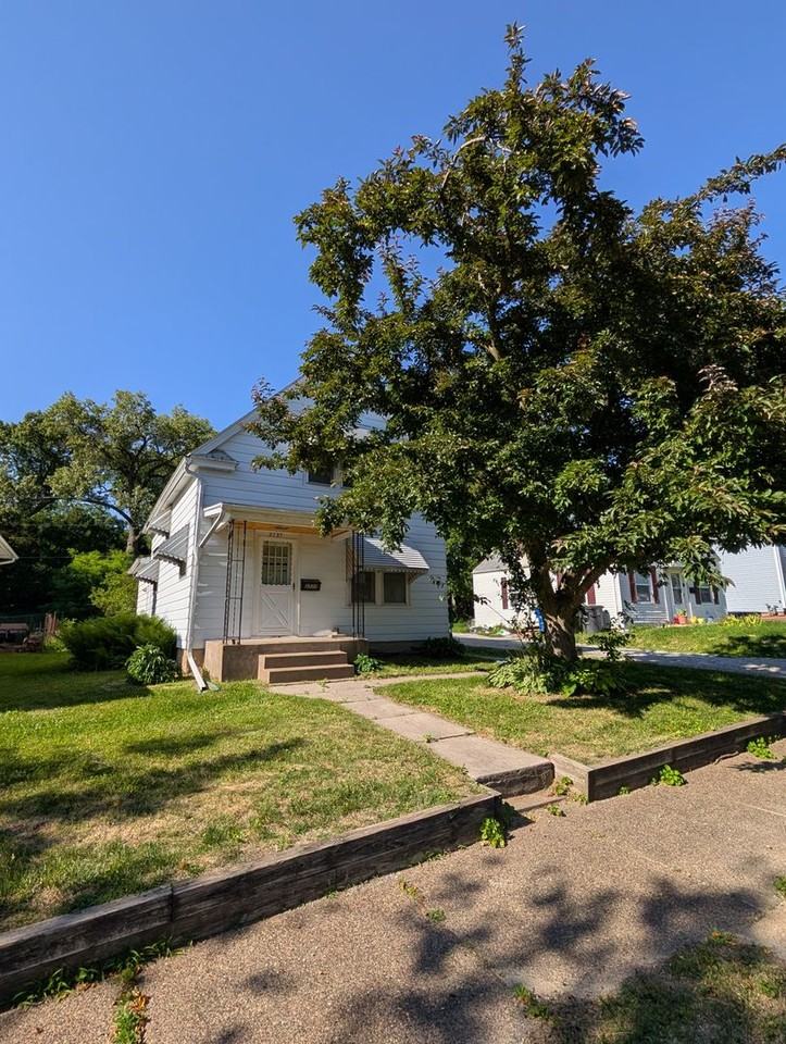 2737 11th Ave #C - Photo 4 of 8