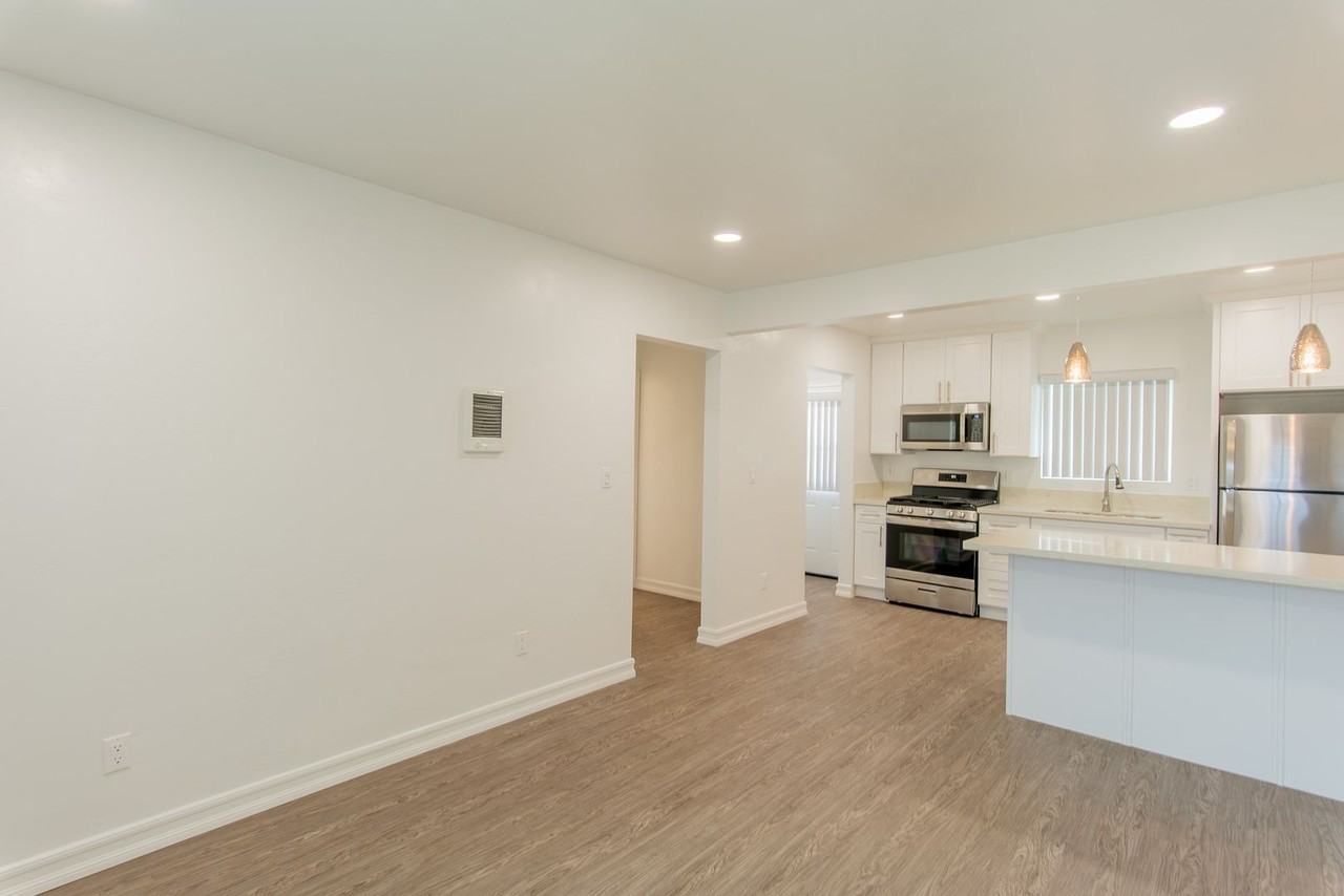 462 Davidson St - Photo 2 of 10