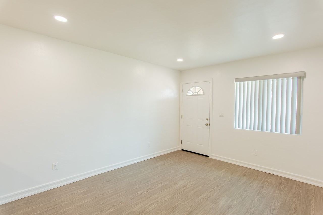 462 Davidson St - Photo 3 of 10