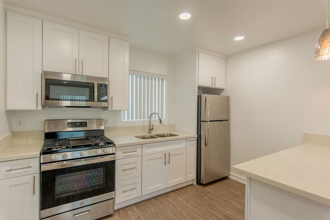 462 Davidson St - Photo 4 of 10