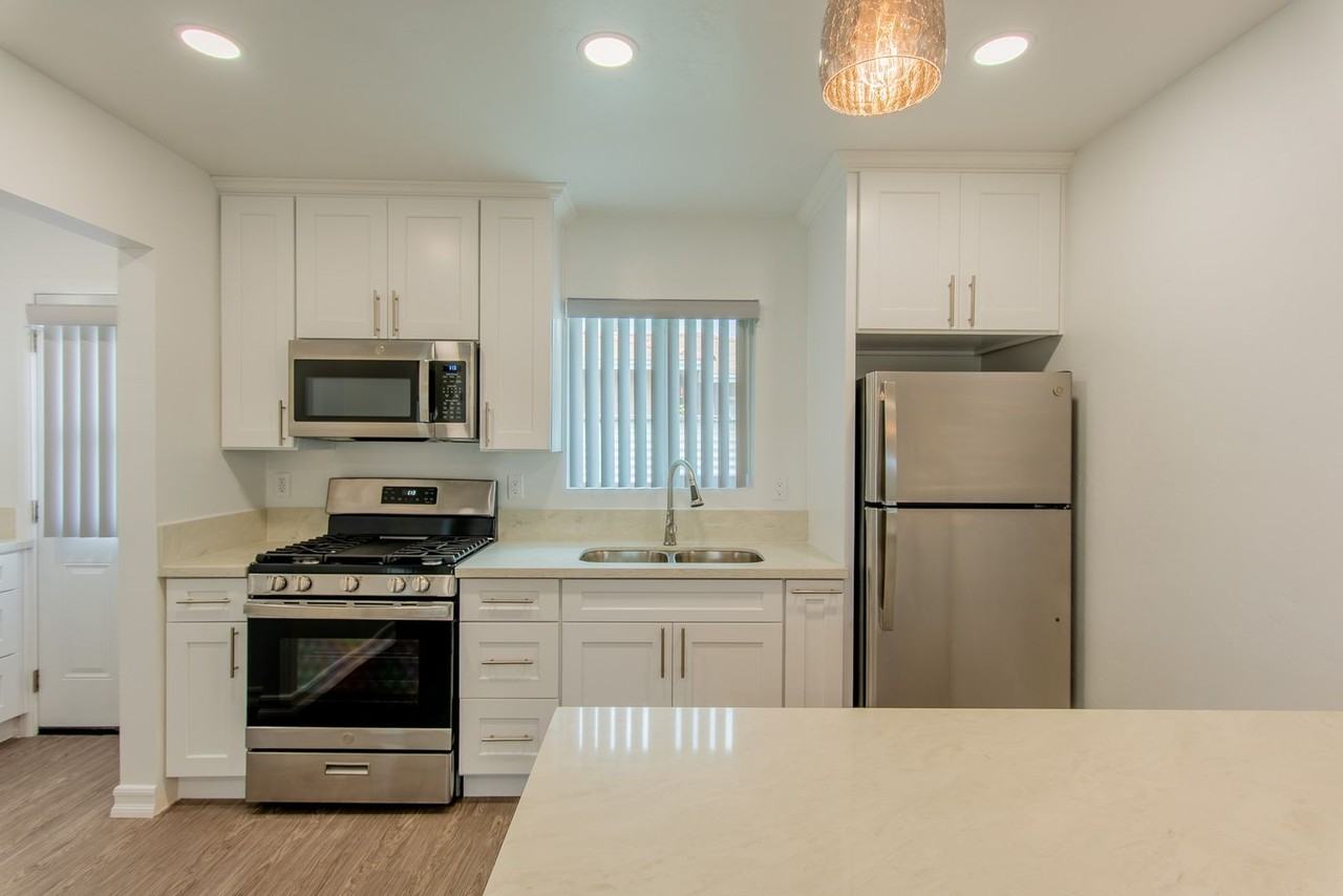 462 Davidson St - Photo 5 of 10