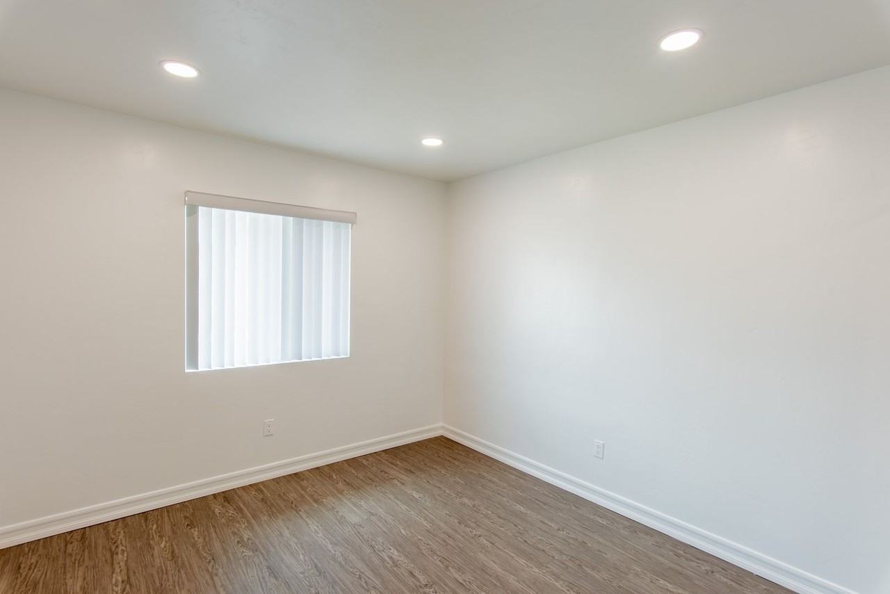 462 Davidson St - Photo 6 of 10