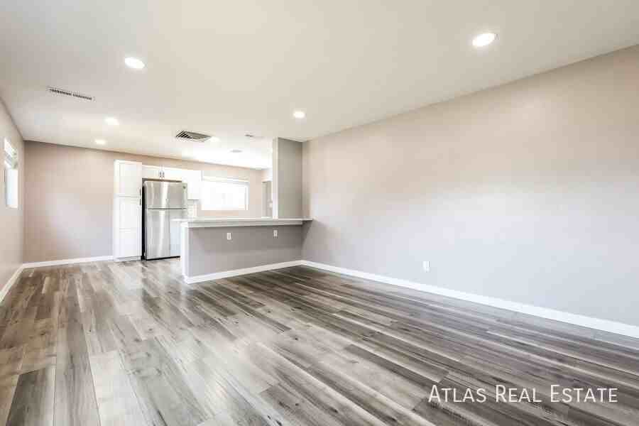 1620 Phoenix Ct - Photo 3 of 30