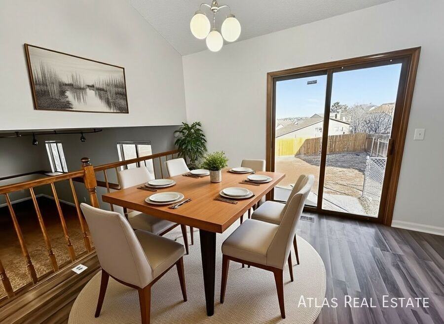 3820 Dolphin Cir - Photo 2 of 32
