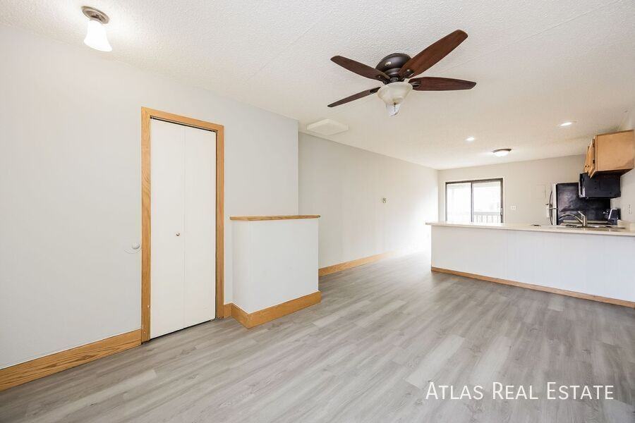 831 Bennett Ave #C - Photo 2 of 12