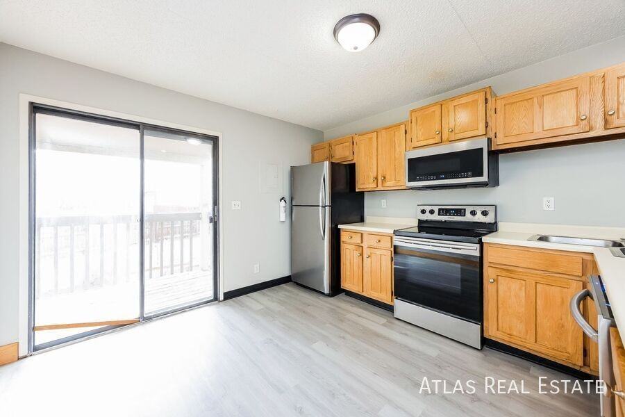 831 Bennett Ave #C - Photo 3 of 12