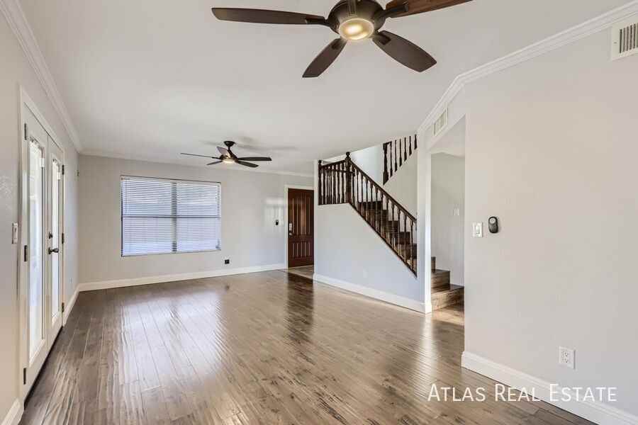 8834 W Willowbrook Dr - Photo 3 of 16