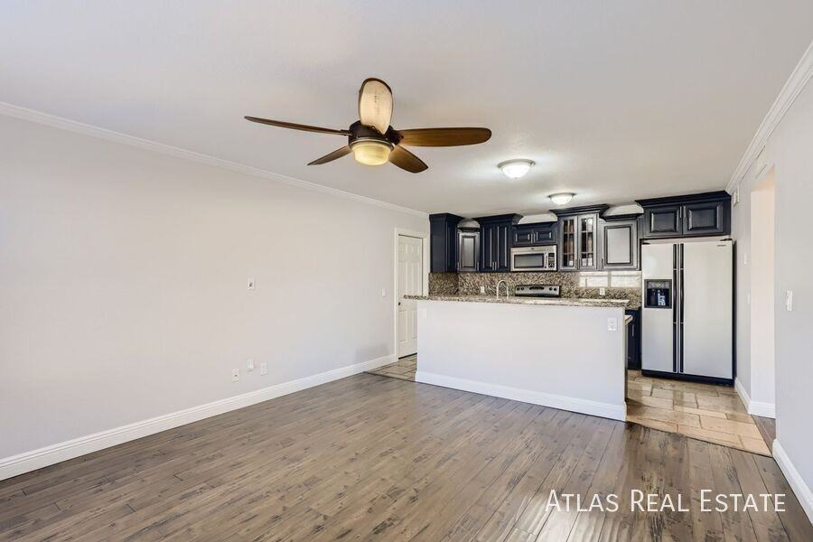 8834 W Willowbrook Dr - Photo 4 of 16