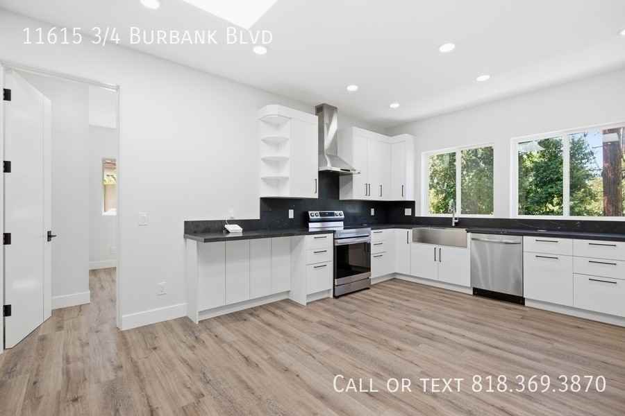 11615 3/4 Burbank Blvd - Photo 6 of 18