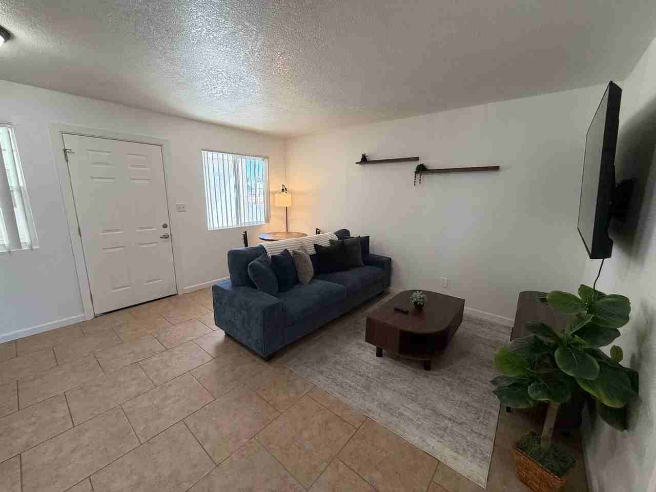 Twin Palms Apartments - Photo 4 of 34