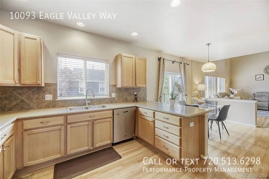 10093 Eagle Valley Way - Photo 4 of 27