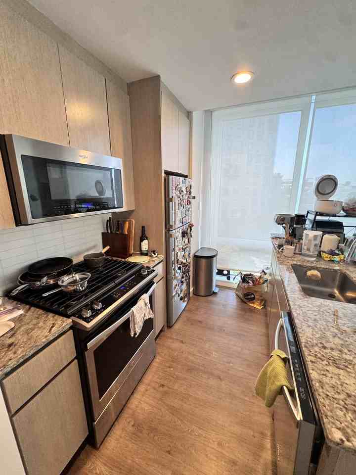 22-44 Jackson Ave #621 - Photo 4 of 20