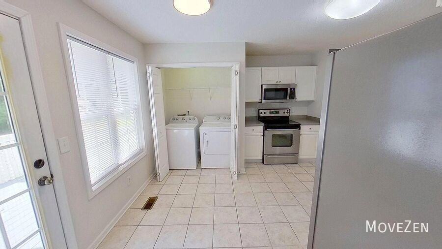 1316 Ujamaa Dr - Photo 3 of 49