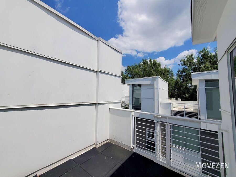 295 Mcdonald Ave - Photo 2 of 49