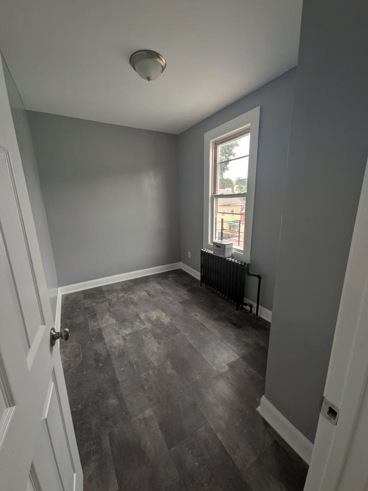 113 Oliver Ave #3R