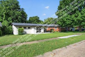 featured image of 1214 Adelaide Dr