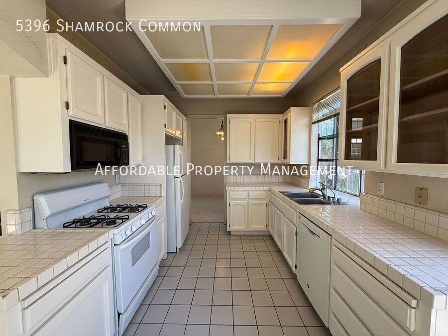 5396 Shamrock Cmn - Photo 7 of 25