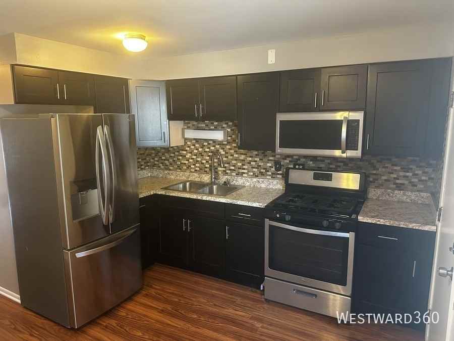 1301 E 75th St Apt B #B - Photo 2 of 19