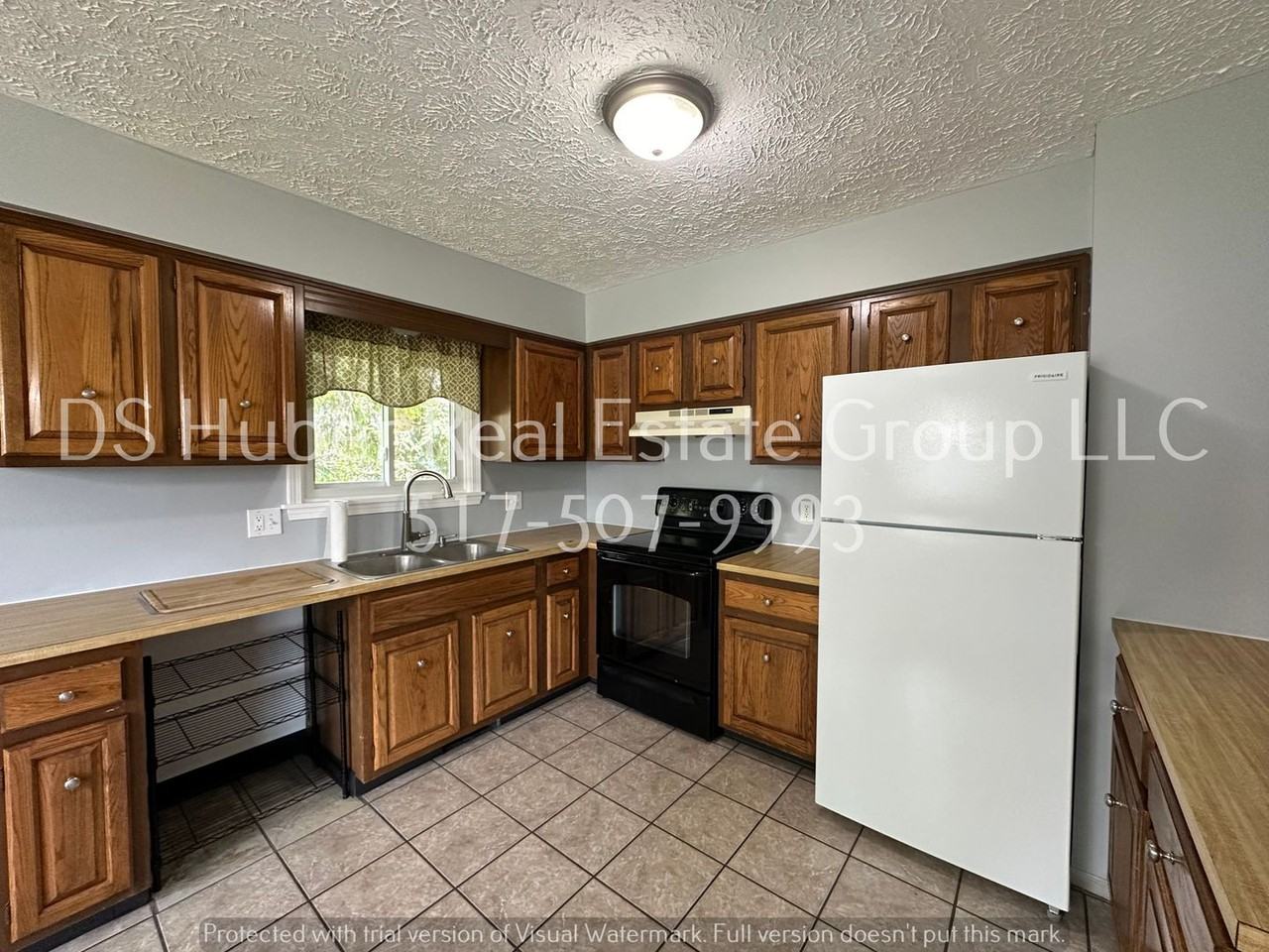 328 N Church St - Photo 4 of 13