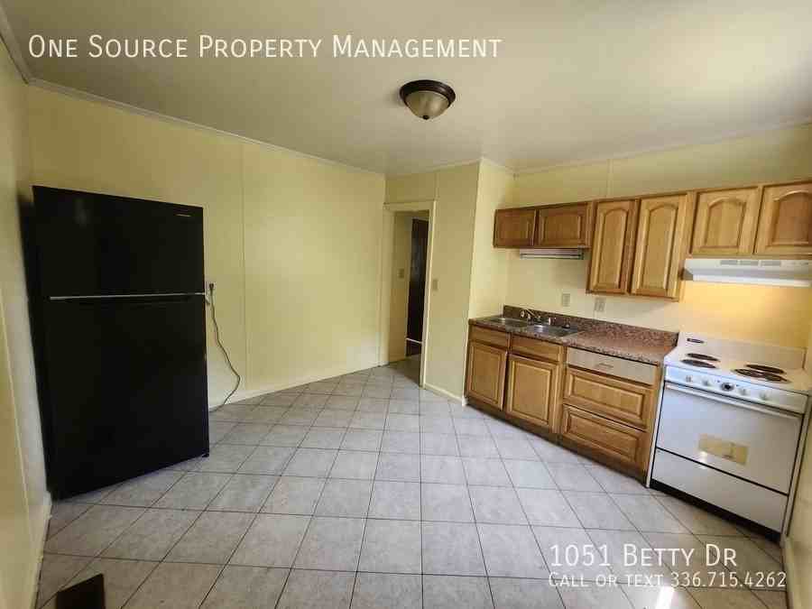 1051 Betty Dr - Photo 3 of 23