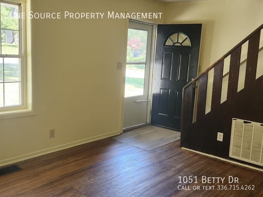 1051 Betty Dr - Photo 6 of 23