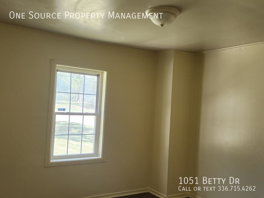 1051 Betty Dr - Photo 7 of 23