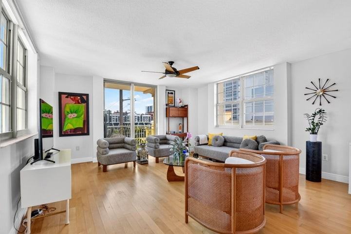 610 Clematis Street - Photo 3 of 8