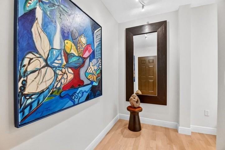 610 Clematis Street - Photo 5 of 8
