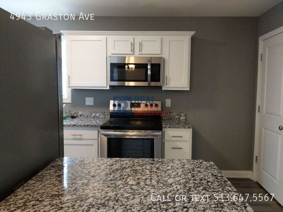 4943 Graston Ave - Photo 5 of 15