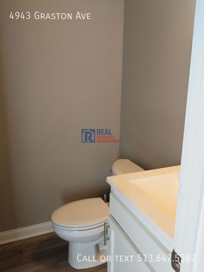 4943 Graston Ave - Photo 6 of 15
