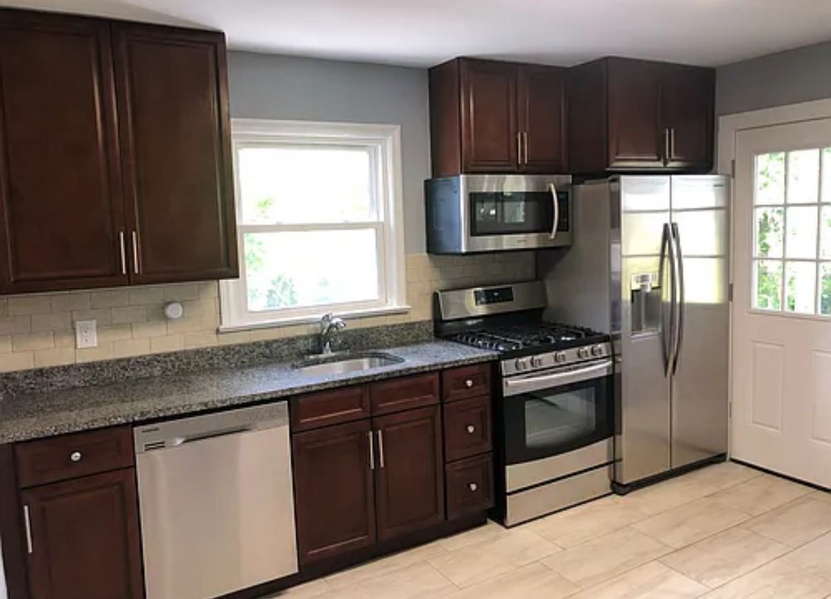 120 E Hill Rd #1stFL - Photo 3 of 18