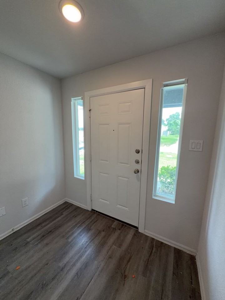 505 Hines Ave - Photo 2 of 23