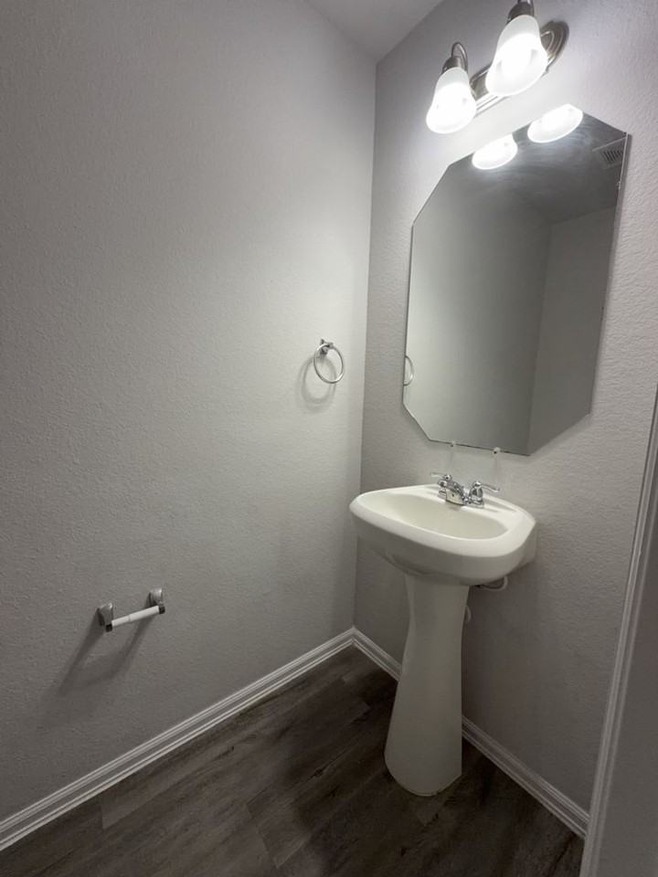 505 Hines Ave - Photo 7 of 23