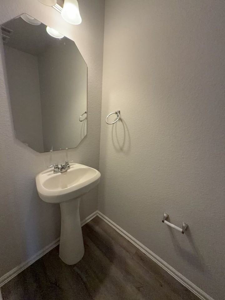 509 Hines Ave - Photo 5 of 17