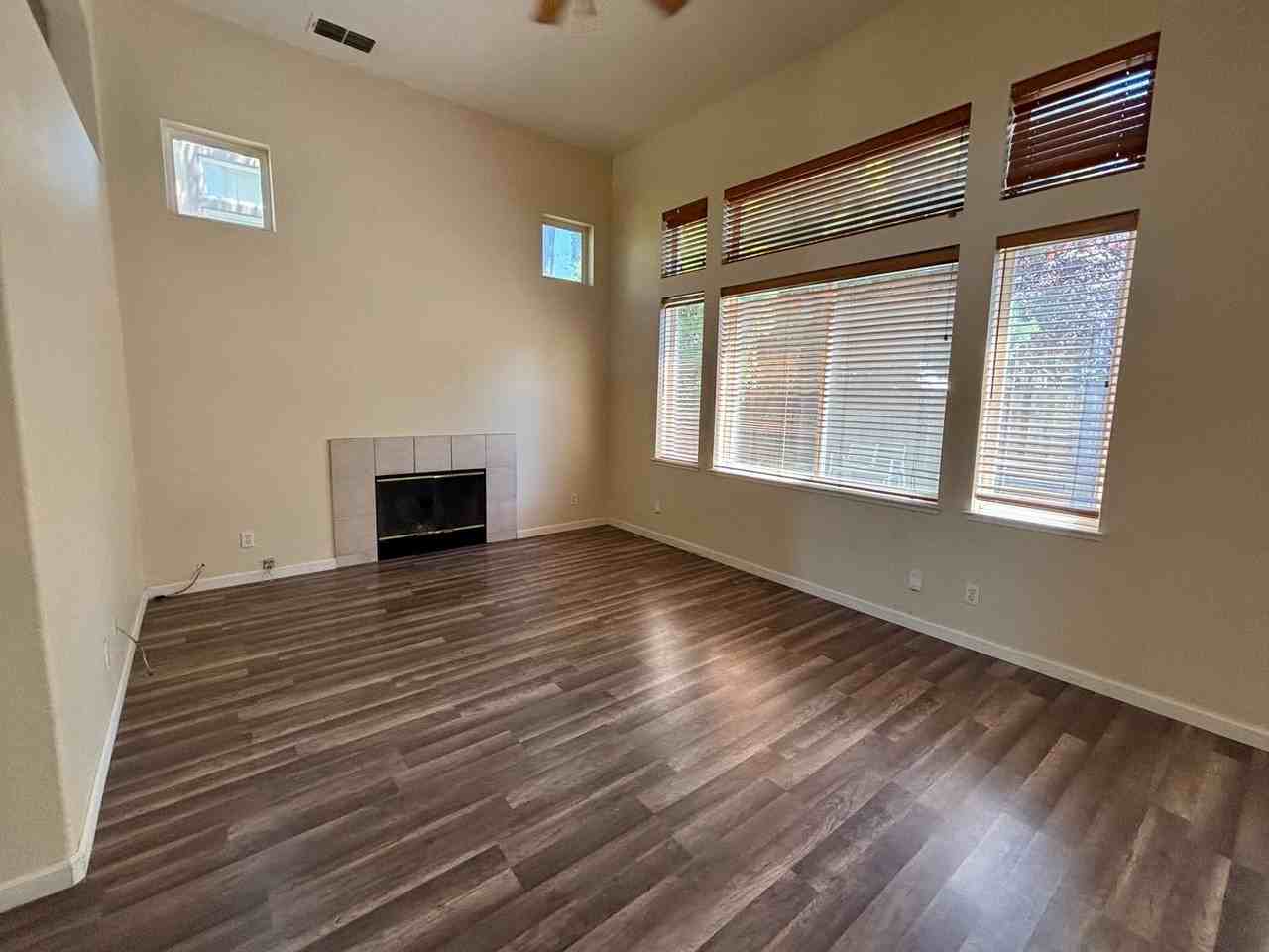 1830 Highland Way - Photo 3 of 15