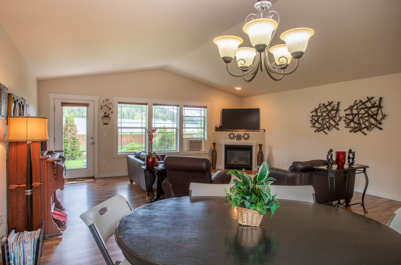 1900 Teal Dr - Photo 2 of 18