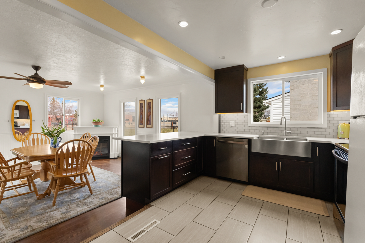 1111 4th St W - Photo 6 of 16