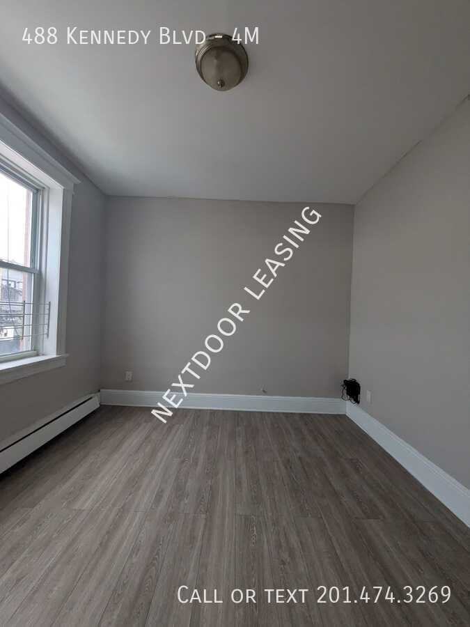 488 Kennedy Blvd #4M - Photo 3 of 5