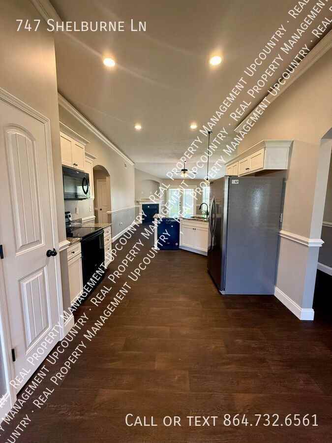747 Shelburne Ln - Photo 3 of 18