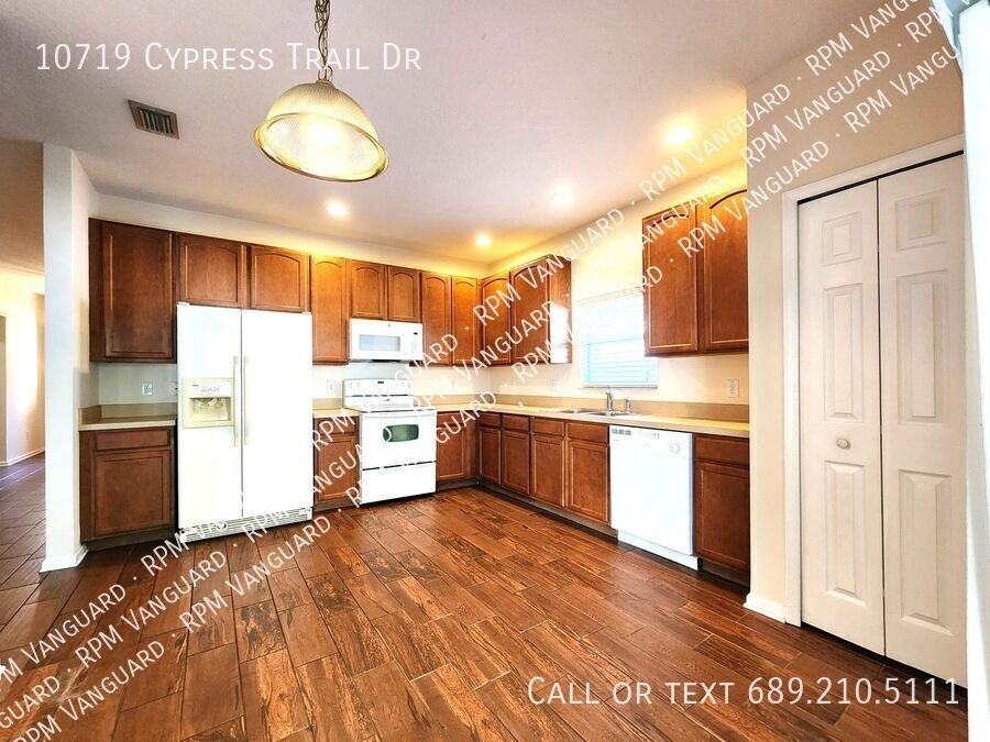 10719 Cypress Trail Dr - Photo 4 of 20