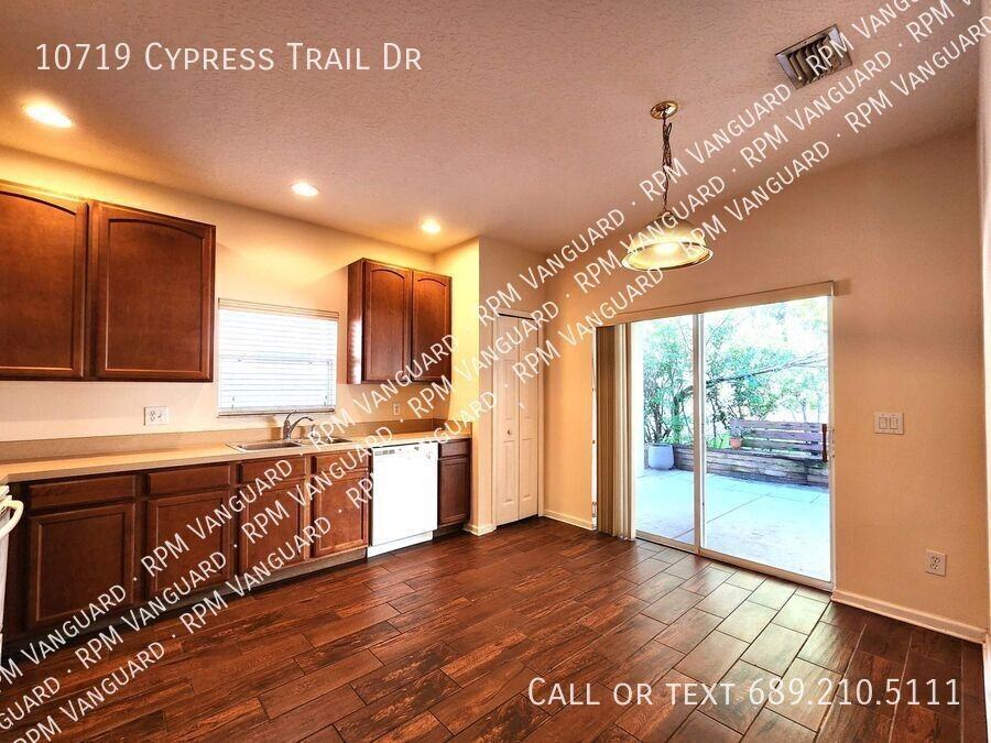 10719 Cypress Trail Dr - Photo 5 of 20