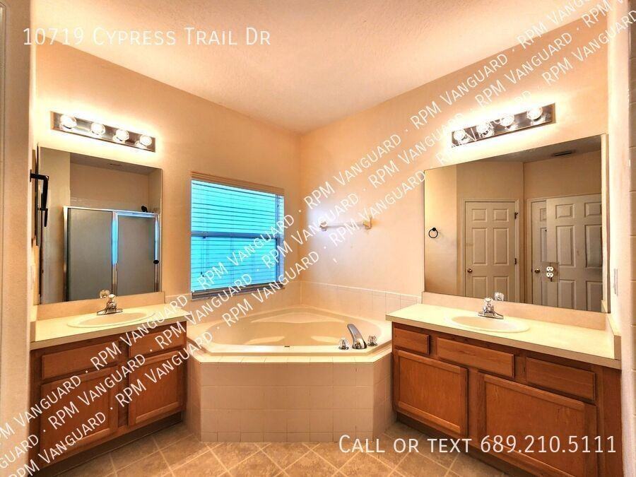 10719 Cypress Trail Dr - Photo 7 of 20