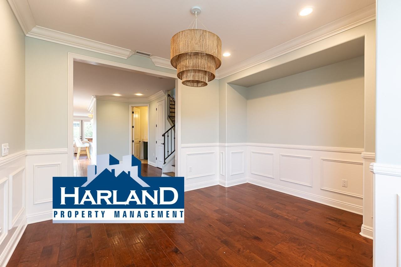1368 Oliver Ave - Photo 4 of 32