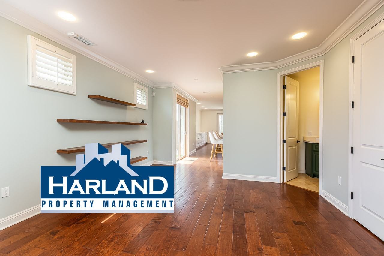 1368 Oliver Ave - Photo 5 of 32