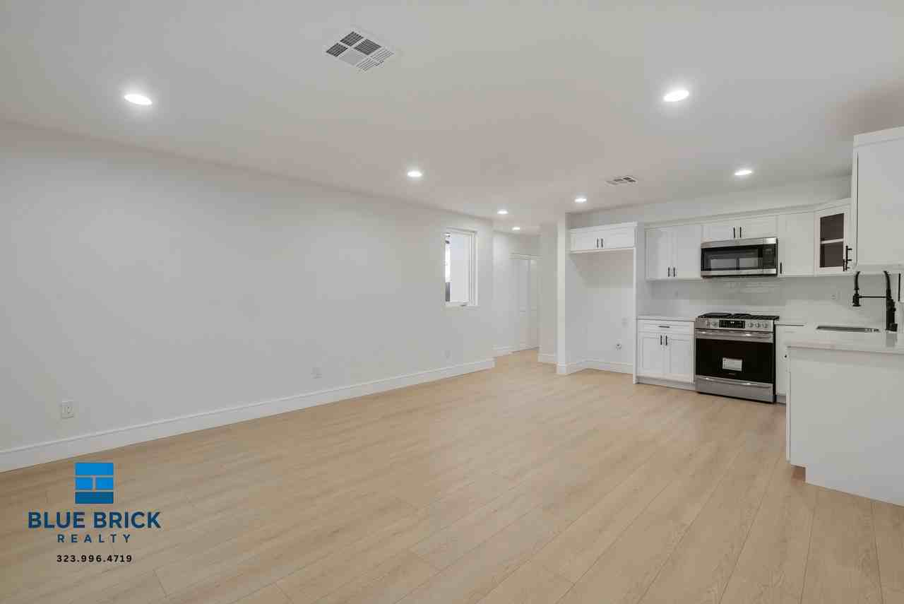 2708 S Cochran Ave #2708 - Photo 2 of 20